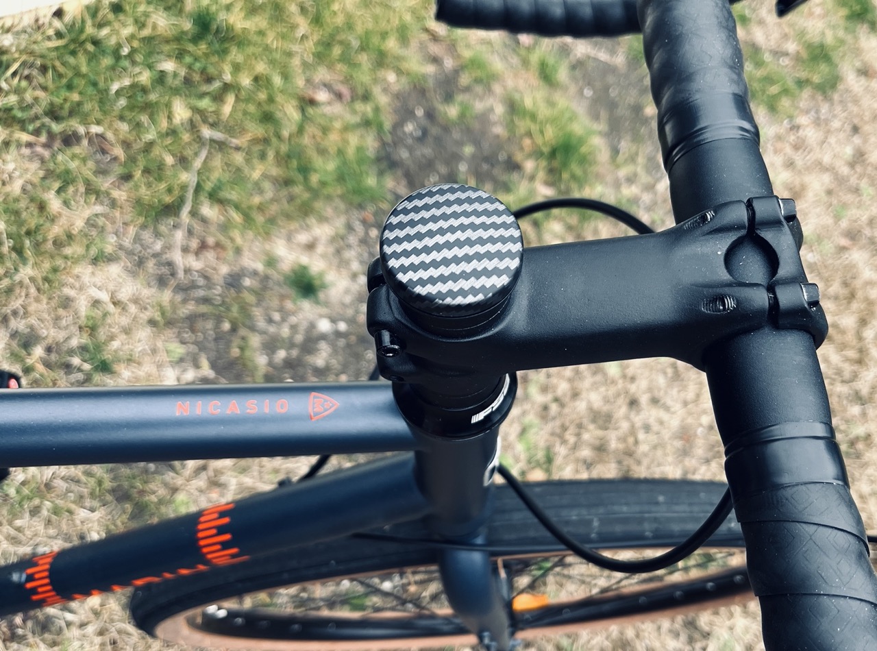 Où cacher un AirTag sur un vélo ? Notre sélection de 3 accessoires discrets  pour le mouchard d'Apple - Cleanrider