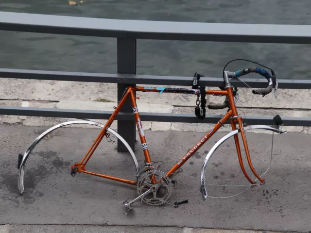 Un vélo sans roues ni selle