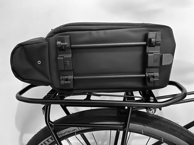 Sacoche arrière pour vélo Vaude Silkroad L Luminum sur porte-bagages